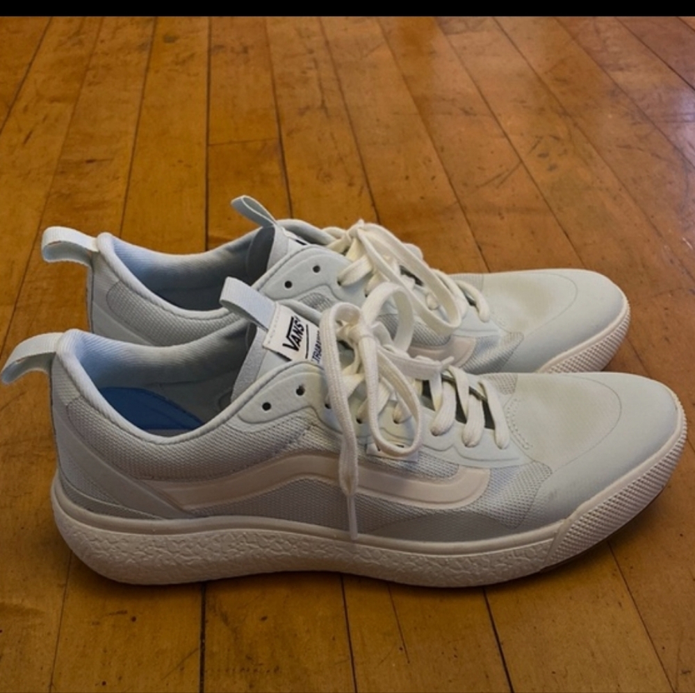 Vans Women’s MTE UltraRange EXO Sneaker Light Aqua